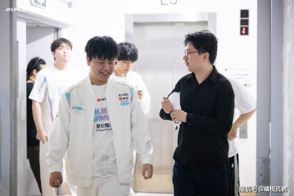 包含TSM逆转JDGaming，Scout送出助攻的词条
