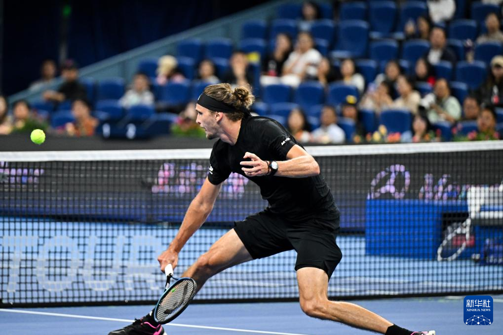 西班牙网球队鏖战德国网球队，梅德韦杰夫制霸全场