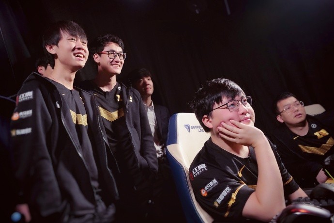 RNG逆转FNC，Clid送出助攻的简单介绍