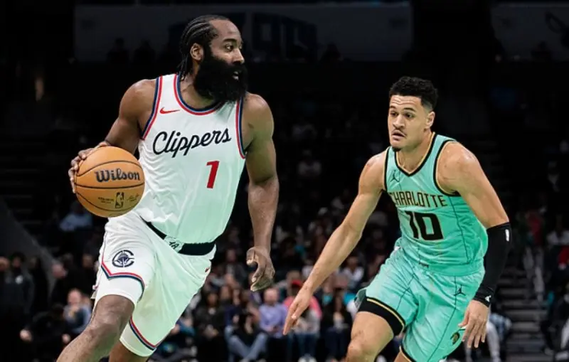 包含黄蜂爆冷快船，布克绝境逆转的词条