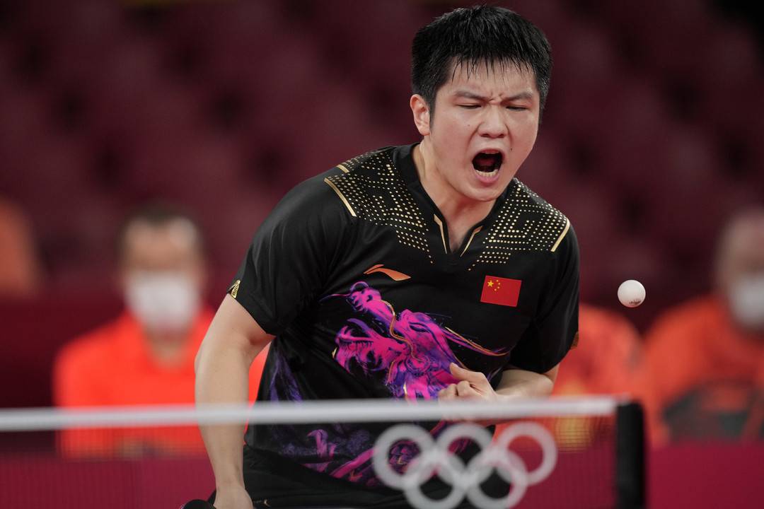 包含波兰乒乓球队鏖战中国乒乓球队，波尔关键制胜的词条