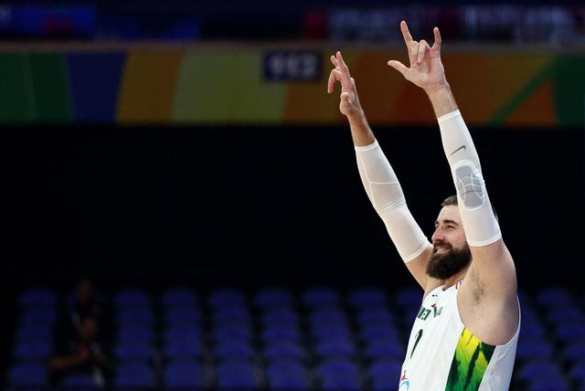 公牛爆冷立陶宛男篮，瓦兰丘纳斯统治全场