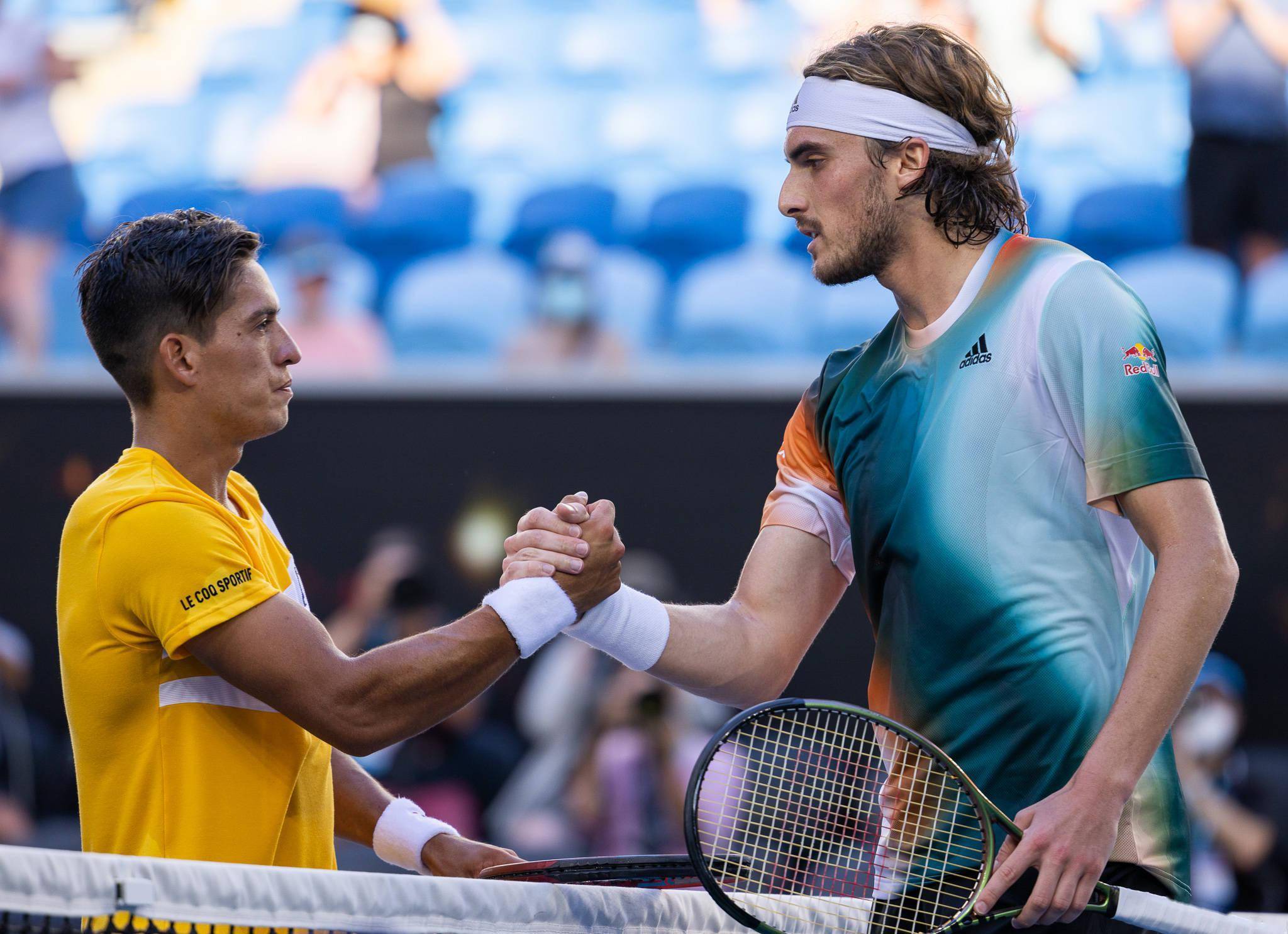 世界网球队险胜澳大利亚网球队，西西帕斯高光表现