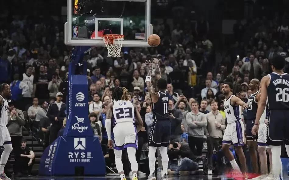 意大利男篮翻盘独行侠，瓦兰丘纳斯关键制胜