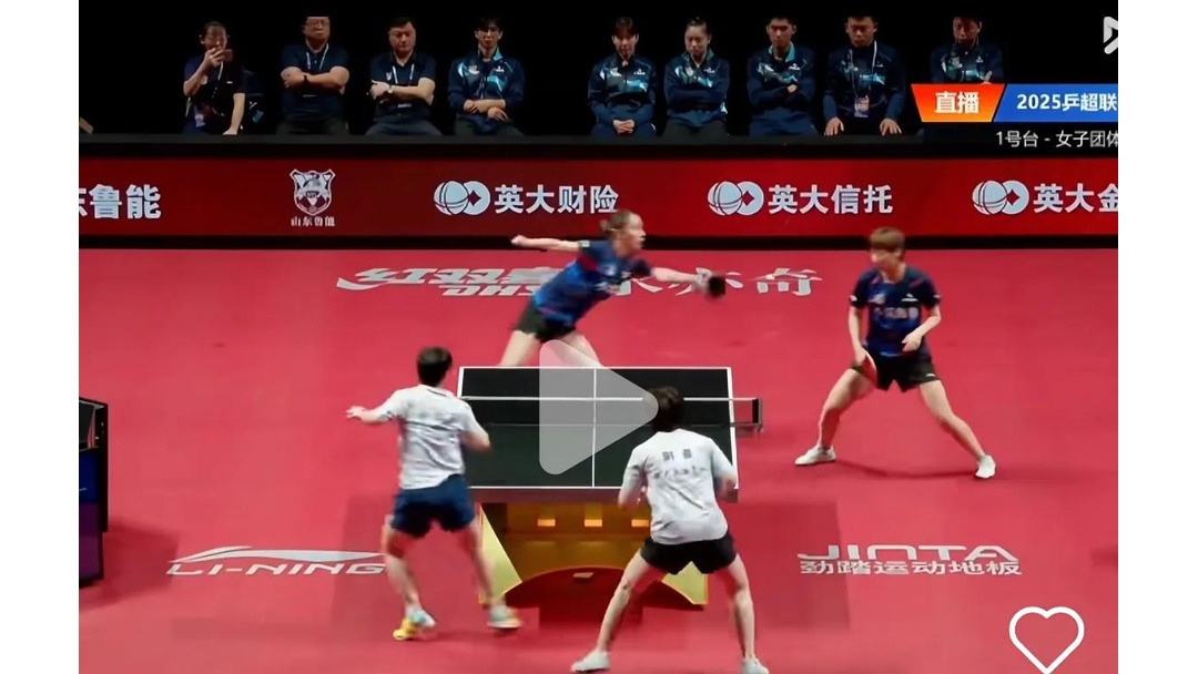 法国乒乓球队鏖战中国乒乓球队，许昕送出助攻