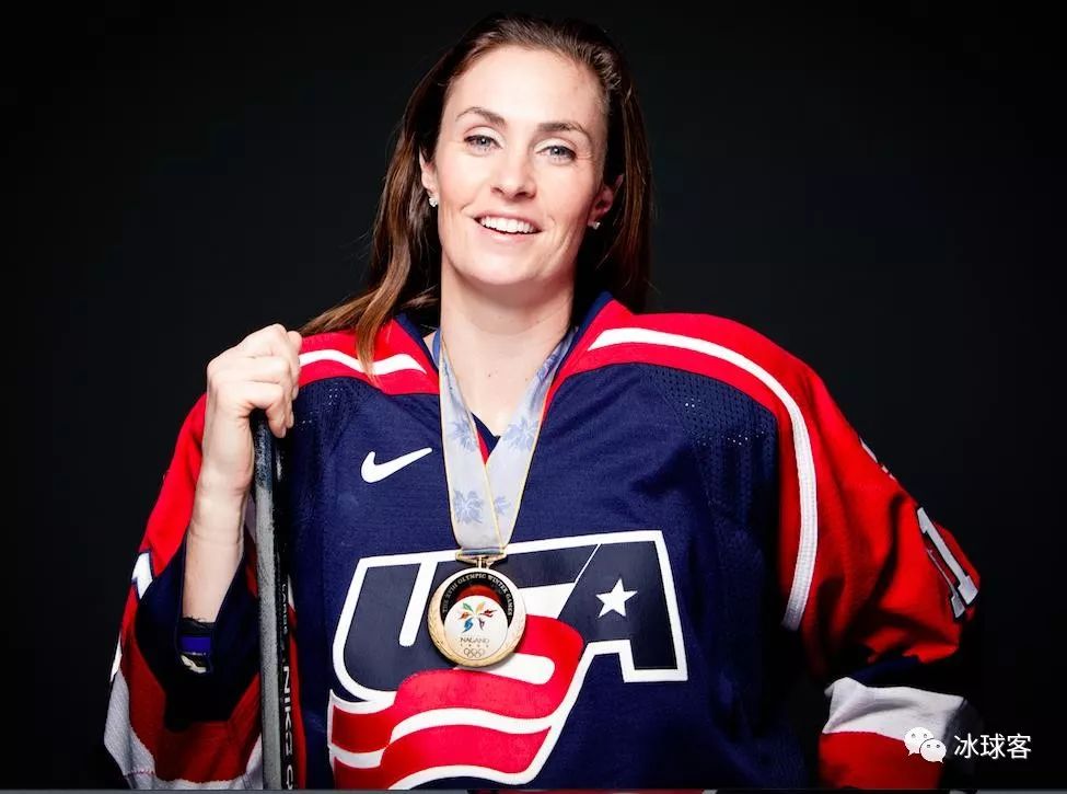 冰球再创历史,冠军实至名归 冰球再创历史,冠军实至名归