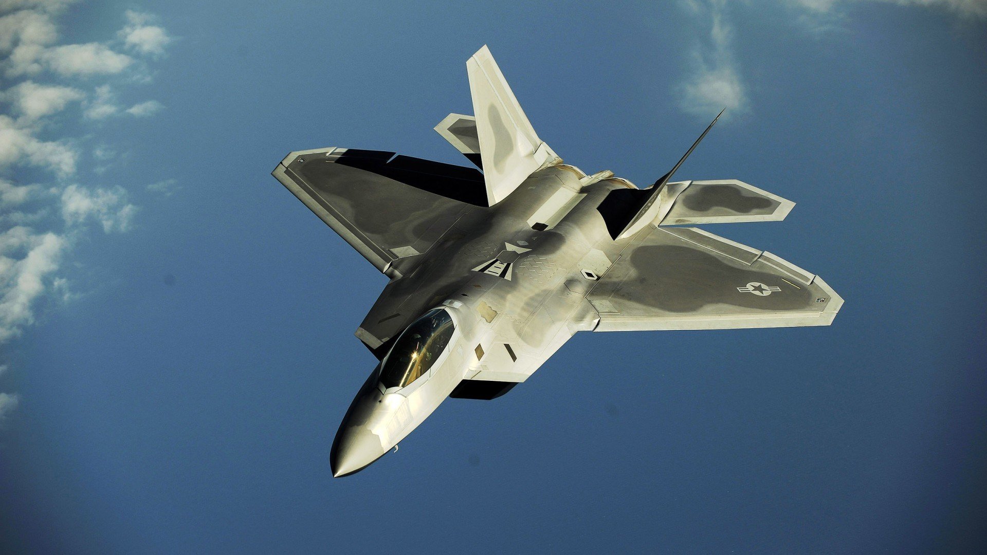 历史性一刻,大卫击倒巨人—红牛二队的史诗级逆转与塞恩斯的辉煌表演