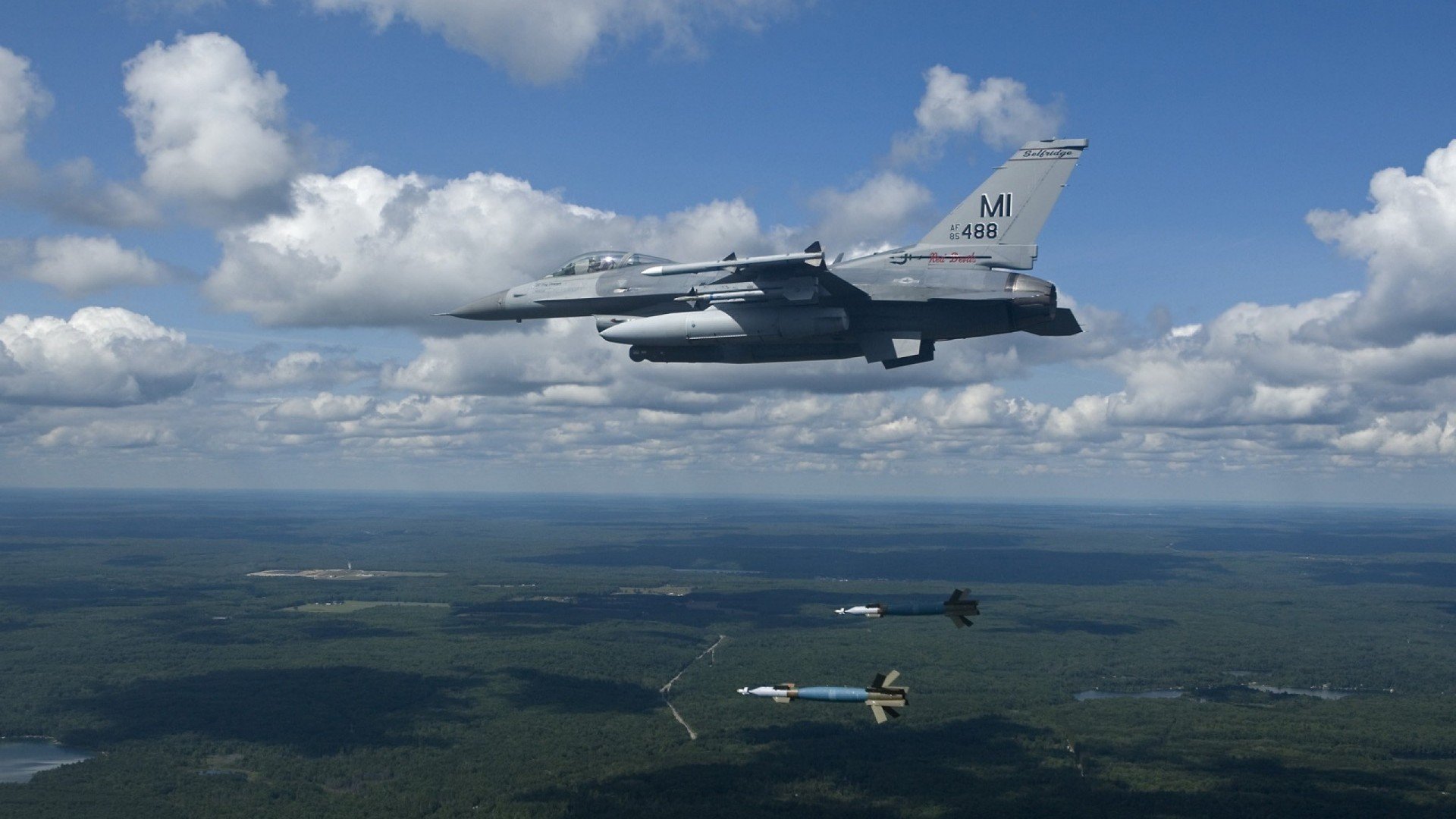 安全车魔法!索伯绝杀威廉姆斯,皮亚斯特里一超定乾坤