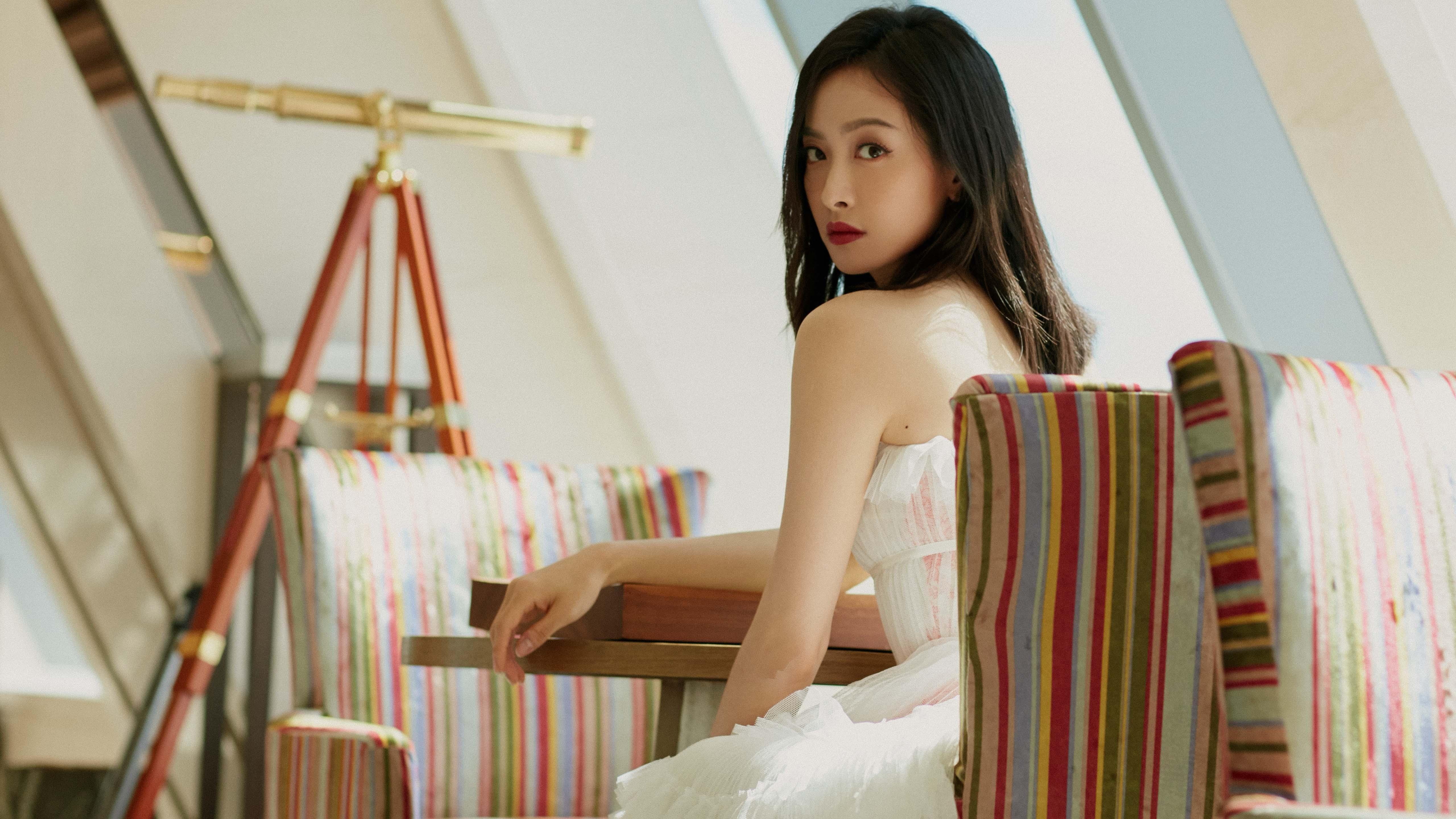 双城记，拉斯维加斯F1终极对决与上海篮球之夜的竞技回响