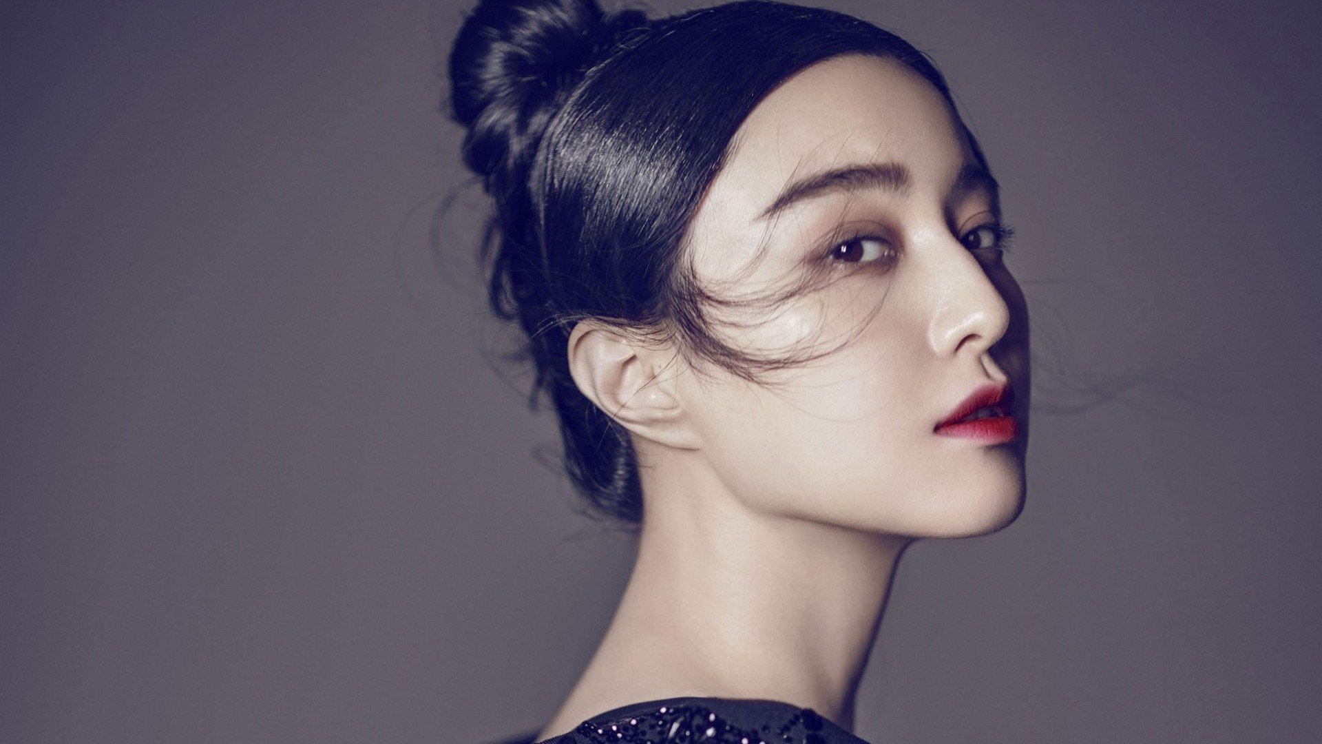 佩德里爆发难掩团队困境,乌拉圭战术封锁勒沃库森的启示