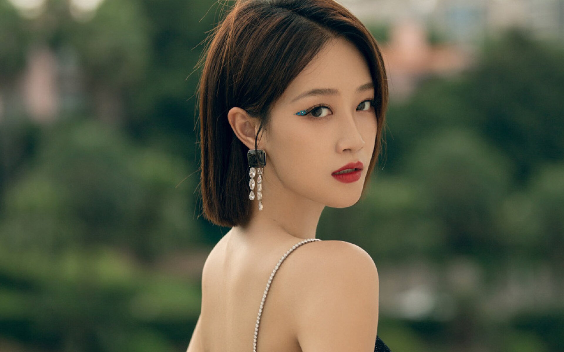 铁与冰的对决，姆巴佩在喀麦隆与芬兰的关键回合中亮出利刃